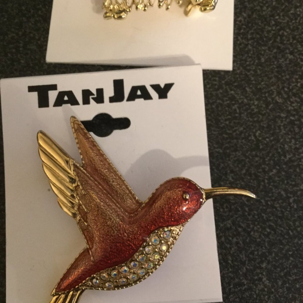 Lot of 2 animal brooches Tan Jay  brand all new never worn